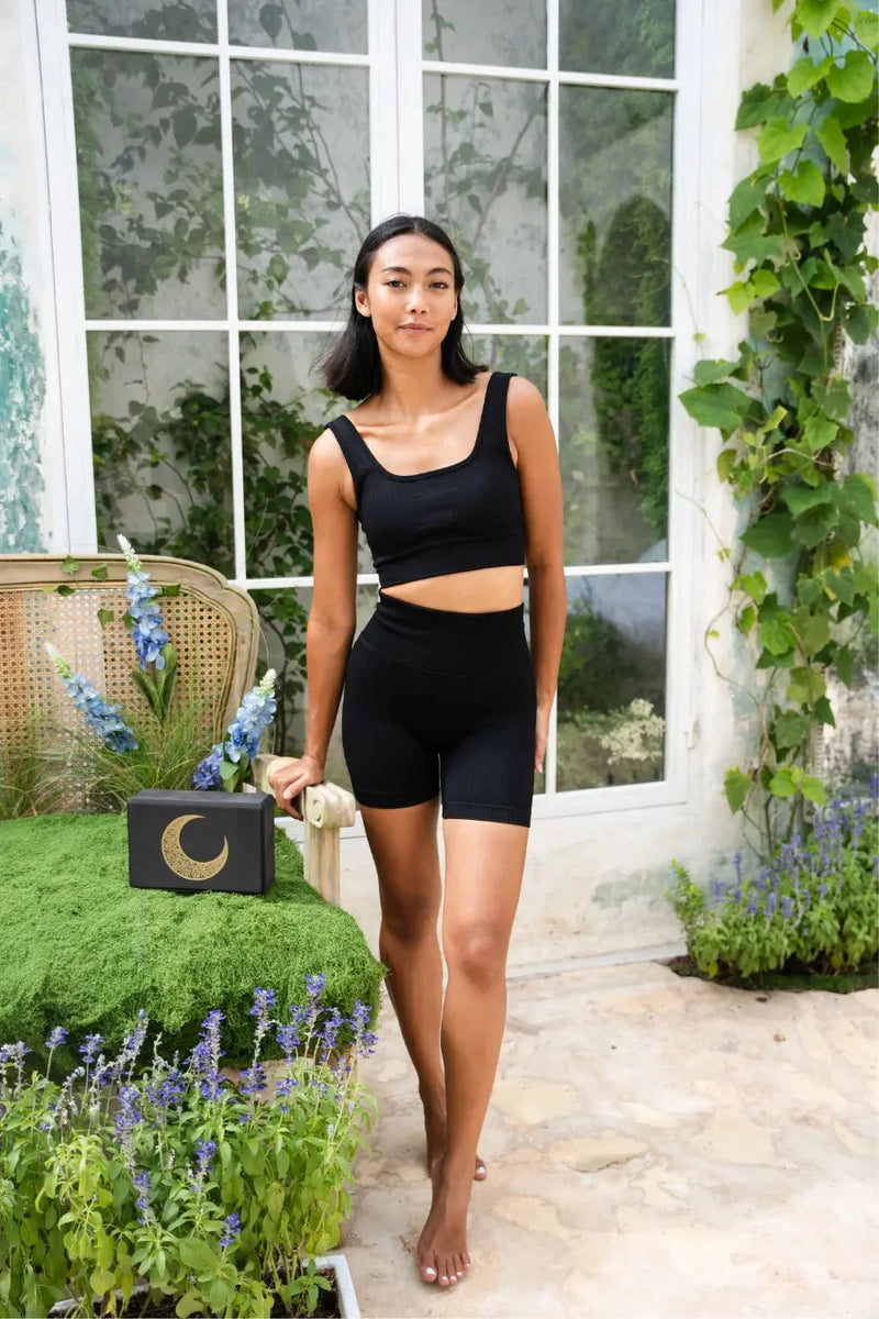 Divine Wear™ Seamless Hibiscus Biker Shorts for Yoga and Pilates