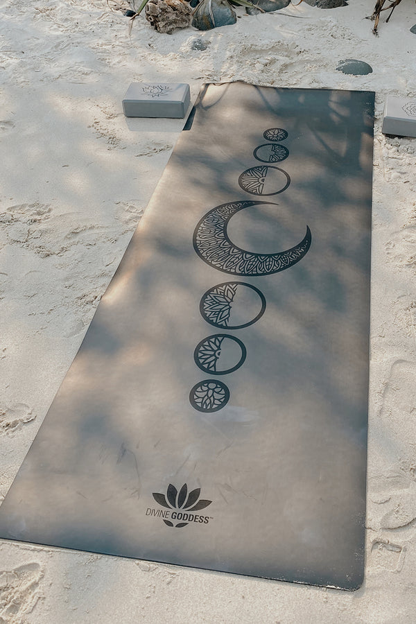 Divine Essentials™ Luna Natural Rubber Yoga Fitness Mat - Black (5mm)
